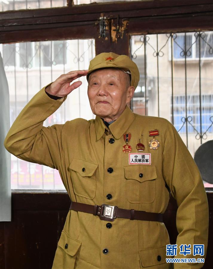 (壯麗70年·奮斗新時(shí)代——共和國(guó)榮光)(1)張富清:緊跟黨走,做黨的好戰(zhàn)士