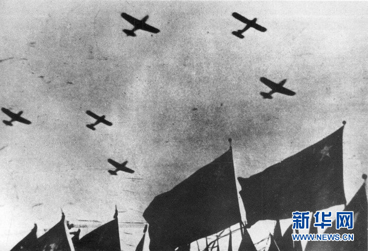 (新華全媒頭條·人民空軍70年·圖文互動(dòng))(1)陽光照耀奮飛的航程——黨中央、中央軍委和習(xí)主席關(guān)心人民空軍建設(shè)發(fā)展紀(jì)實(shí)