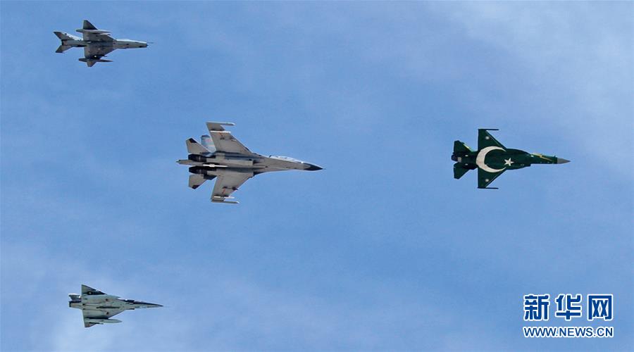 (新華全媒頭條·人民空軍70年·圖文互動(dòng))(8)陽光照耀奮飛的航程——黨中央、中央軍委和習(xí)主席關(guān)心人民空軍建設(shè)發(fā)展紀(jì)實(shí)