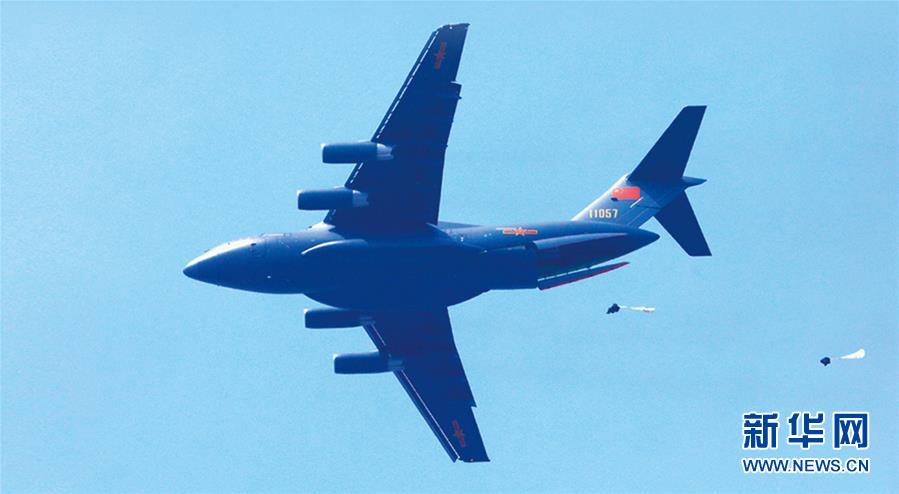 (新華全媒頭條·人民空軍70年·圖文互動(dòng))(10)陽光照耀奮飛的航程——黨中央、中央軍委和習(xí)主席關(guān)心人民空軍建設(shè)發(fā)展紀(jì)實(shí)