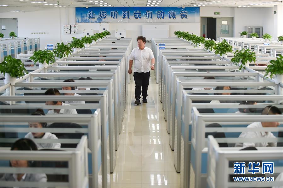 （新華全媒頭條&middot;四中全會精神在基層&middot;圖文互動）（1）一根小熱線撬動城市基層治理大變革&mdash;&mdash;北京&ldquo;接訴即辦&rdquo;聽民意解民憂調查