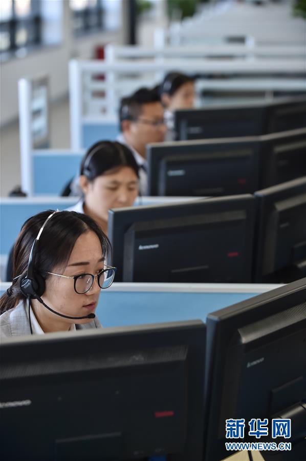 (新華全媒頭條·四中全會精神在基層·圖文互動)(3)一根小熱線撬動城市基層治理大變革——北京“接訴即辦”聽民意解民憂調查