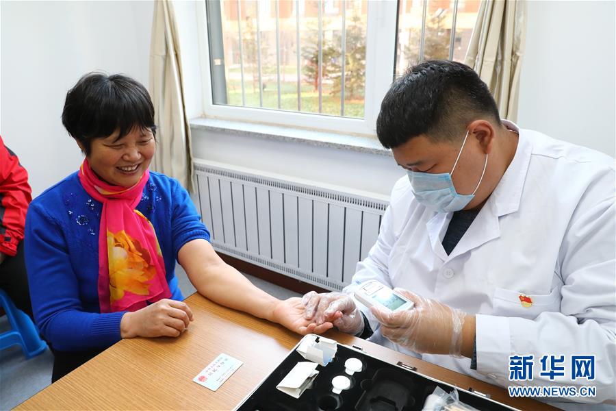 （四中全會精神在基層·圖文互動）（5）棚改區(qū)的民生新事：給回遷居民補上康養(yǎng)服務短板