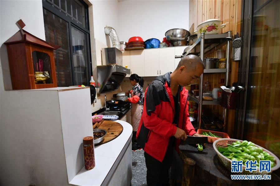 （圖文互動）（8）鄉村攝影師、鄉村“模特”、民宿店主——鄉村旅游推動婺源農民生活方式發生新變化