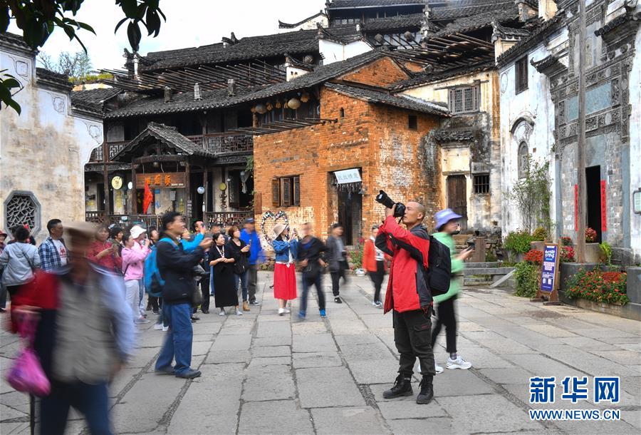 （圖文互動）（11）鄉村攝影師、鄉村“模特”、民宿店主——鄉村旅游推動婺源農民生活方式發生新變化