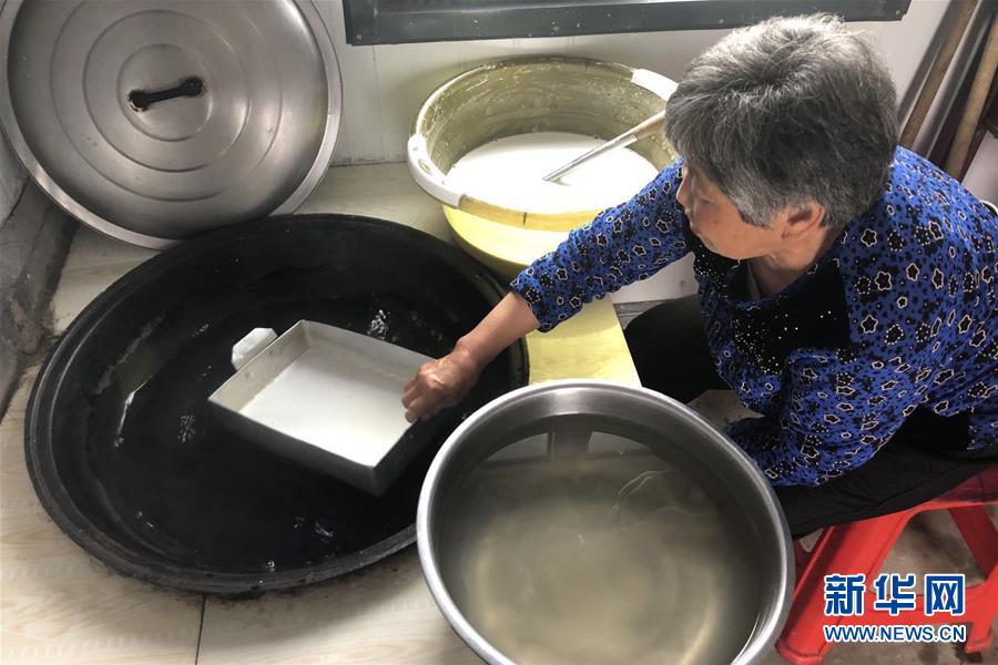 (脫貧攻堅·圖文互動)(2)中國東極故事之四:“粉皮大娘”屈晶的“脫貧秘方”