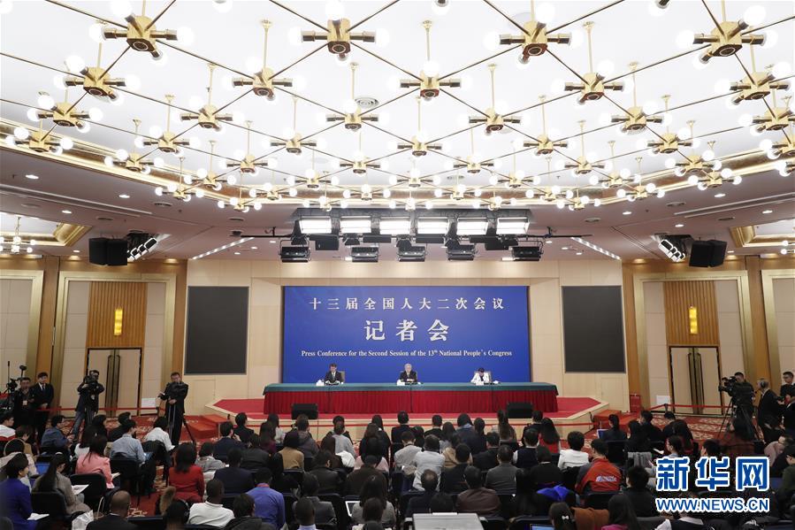 (兩會(huì))(1)國(guó)務(wù)院扶貧辦主任劉永富就“攻堅(jiān)克難——堅(jiān)決打贏脫貧攻堅(jiān)戰(zhàn)”答記者問(wèn)