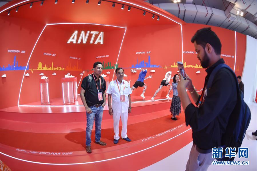 (新華全媒頭條·圖文互動)(9)上下同心再出發(fā)——習近平總書記同出席2019年全國兩會人大代表、政協委員共商國是紀實