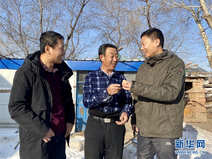 （在習(xí)近平新時(shí)代中國(guó)特色社會(huì)主義思想指引下——新時(shí)代新作為新篇章·總書記關(guān)切脫貧事·決勝貧困·圖文互動(dòng)）（1）讓一方水土“富養(yǎng)”一方人——扶貧特色產(chǎn)業(yè)惠及千家萬戶