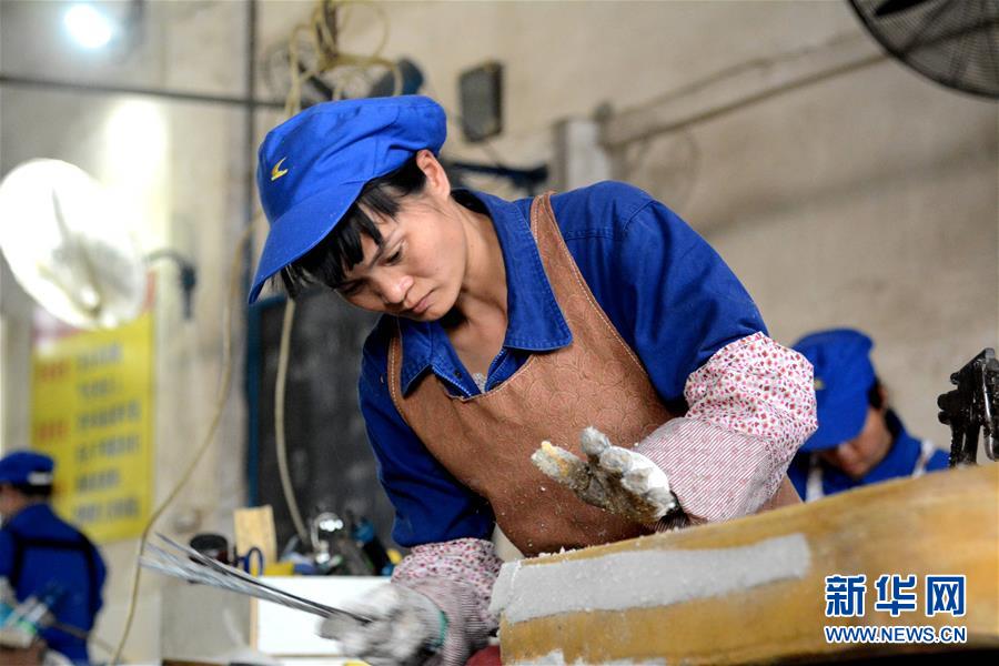 (新春走基層·圖文互動)(2)聾啞姐妹的無聲春運(yùn)