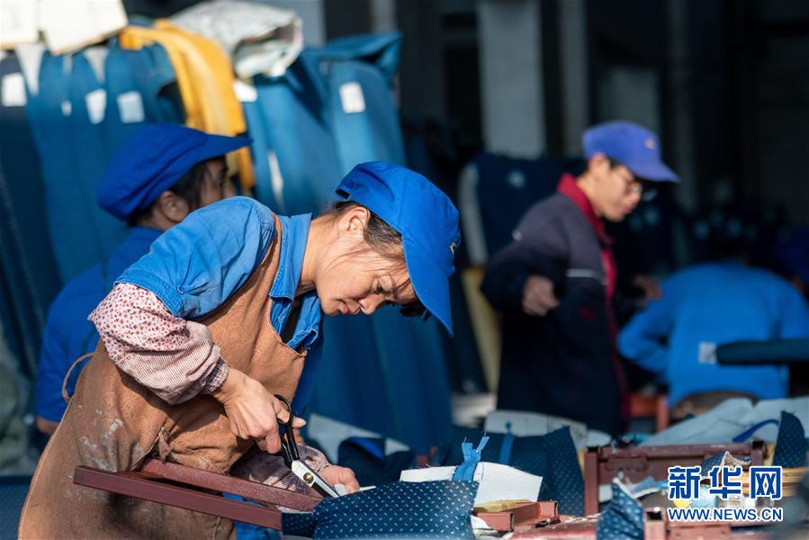 (新春走基層·圖文互動)(3)聾啞姐妹的無聲春運(yùn)