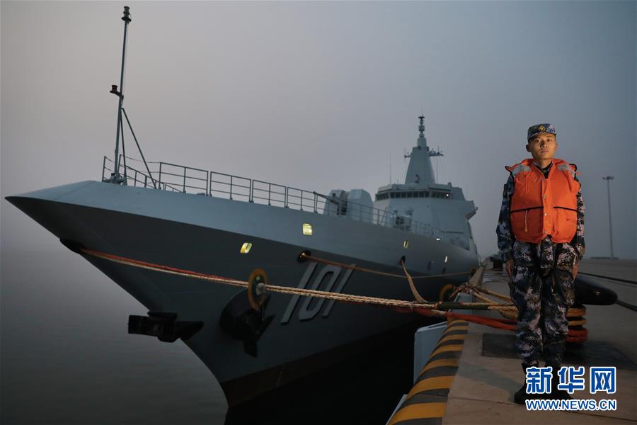 （新春走基層·圖文互動）（4）“我們的目標在視距之外，征途是星辰大海”——夜探國產首艘萬噸級驅逐艦南昌艦