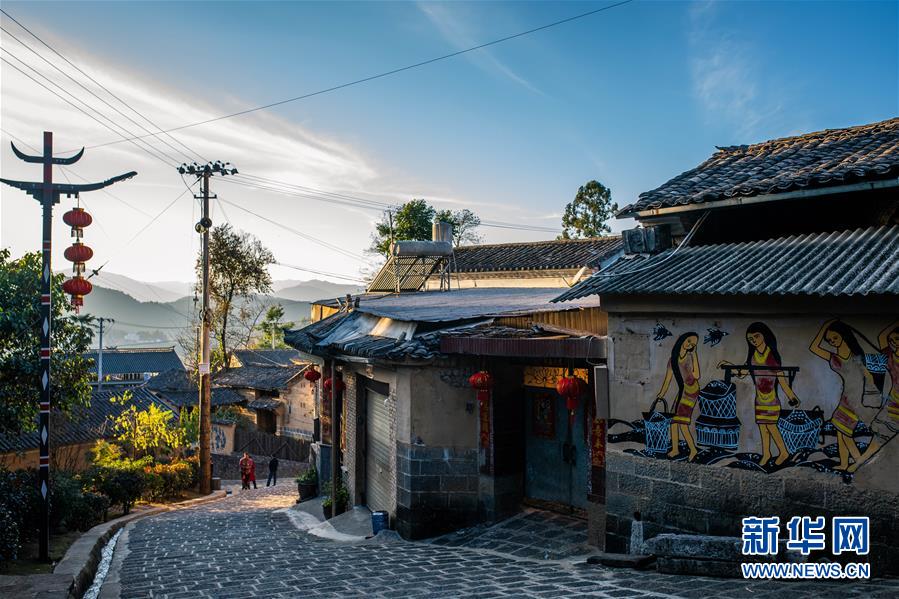 （圖文互動(dòng)）（1）跨越發(fā)展起宏圖 信心滿懷著華章——習(xí)近平總書(shū)記考察云南回訪記