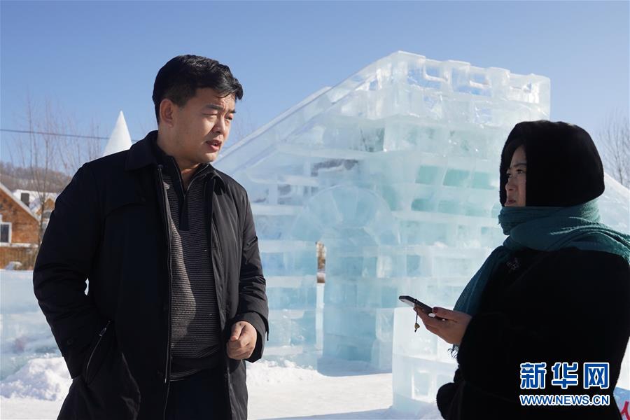 (新春走基層·圖文互動)(5)小鎮里的“U盤書記”