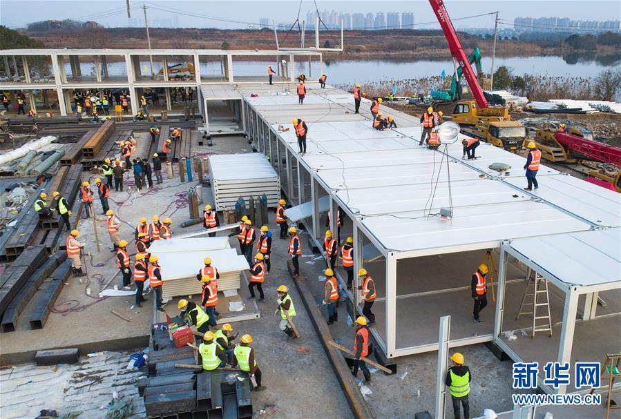 （新華全媒頭條·圖文互動）（6）黨旗，高高飄揚(yáng)在防控疫情斗爭第一線——各級黨組織和廣大黨員干部投身疫情防控阻擊戰(zhàn)紀(jì)實(shí)