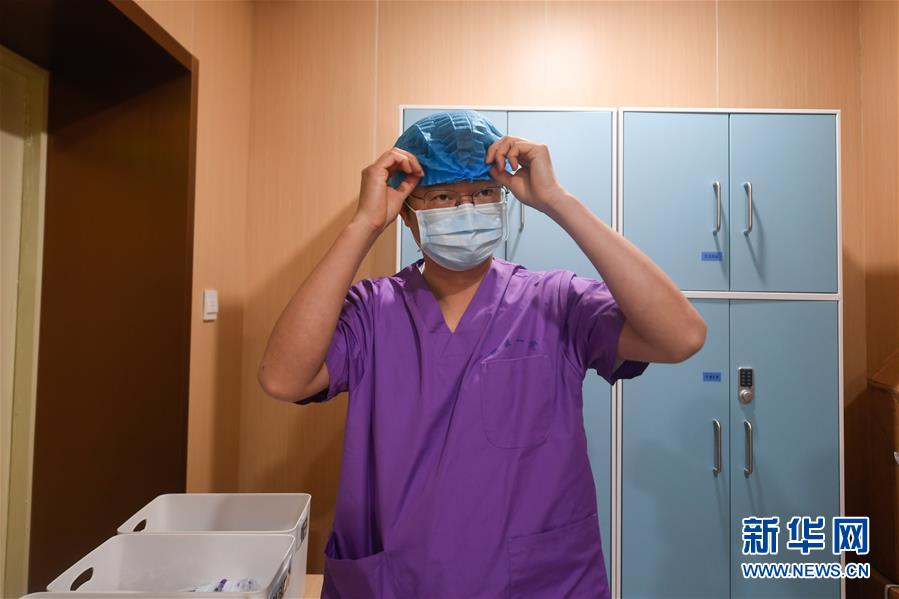 （聚焦疫情防控·圖文互動）（2）無法握手，但始終并肩