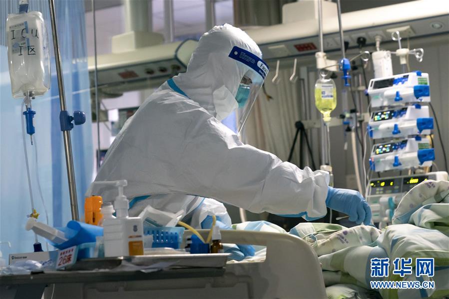 （新華全媒頭條·圖文互動(dòng)）（1）凡人亦英雄——連線(xiàn)一線(xiàn)醫(yī)護(hù)人員