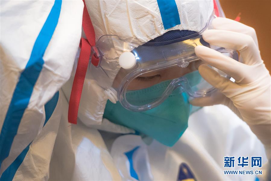 （新華全媒頭條·圖文互動(dòng)）（5）凡人亦英雄——連線(xiàn)一線(xiàn)醫(yī)護(hù)人員