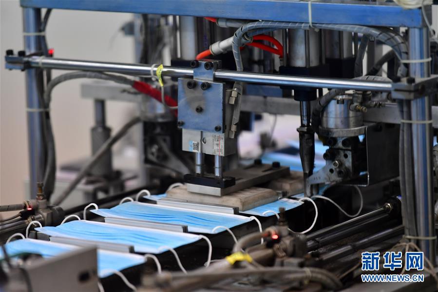 (聚焦疫情防控·圖文互動(dòng))(6)和時(shí)間賽跑——山西防疫緊缺物資生產(chǎn)一線見(jiàn)聞