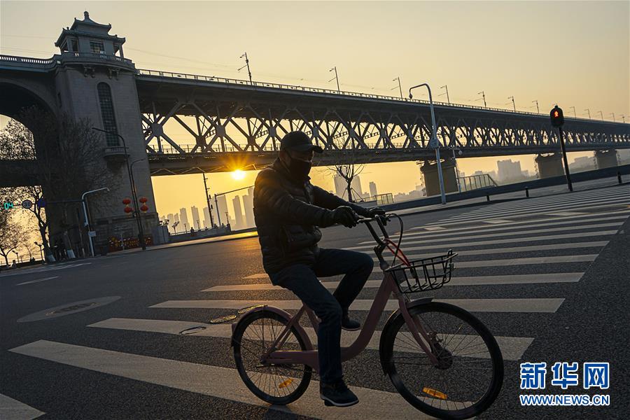 (新華全媒頭條·圖文互動)(5)人間至味是團圓——武漢庚子元宵節全紀錄