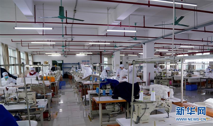 （來(lái)自經(jīng)濟(jì)前沿的故事·企業(yè)復(fù)工復(fù)產(chǎn)·圖文互動(dòng)）（2）堅(jiān)守生產(chǎn)線就是保護(hù)“生命線”——廣西部分企業(yè)復(fù)工生產(chǎn)見聞