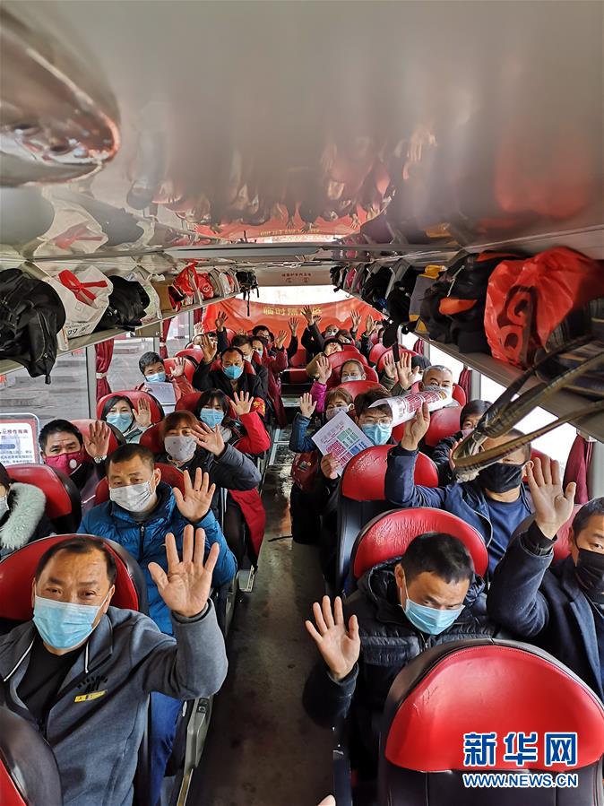 （做好六穩(wěn)工作 應對復雜局面·圖文互動）（1）四川：“點對點、一站式”送農(nóng)民工安全返崗