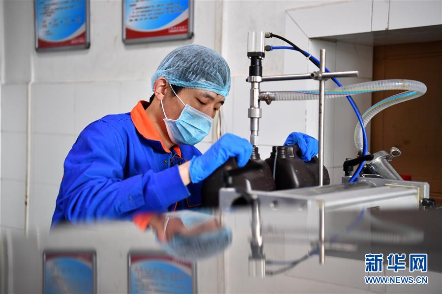 （圖文互動）（2）為防控疫情添磚加瓦——山西企業“跨界”生產防疫物資見聞