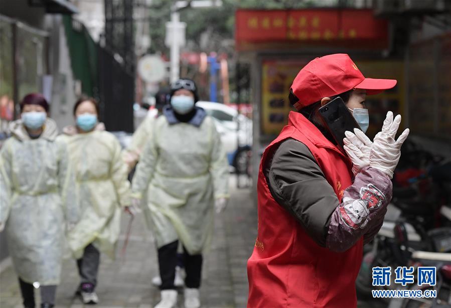 （一線抗疫群英譜·圖文互動）（1）“居民的小事就是我的大事”—— 武漢一位社區女干部速寫