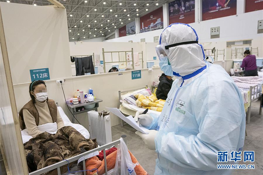 (新華全媒頭條·圖文互動(dòng))(4)火線上的中流砥柱——獻(xiàn)給奮戰(zhàn)在抗疫一線的醫(yī)務(wù)工作者