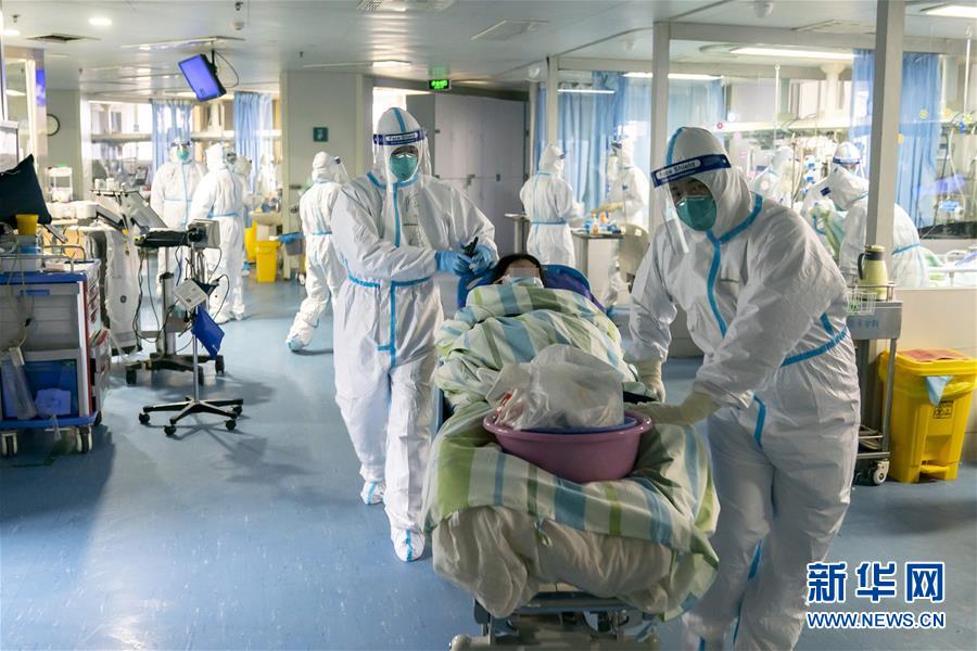 (新華全媒頭條·圖文互動(dòng))(16)火線上的中流砥柱——獻(xiàn)給奮戰(zhàn)在抗疫一線的醫(yī)務(wù)工作者