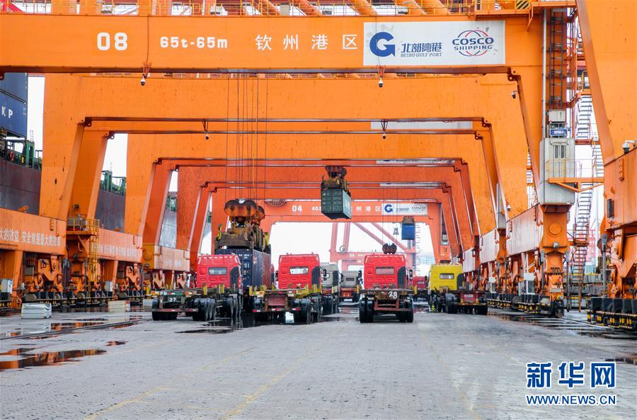 （圖文互動）（4）抓好防疫保暢，還管司機吃飯——廣西欽州保稅港區服務企業復工見聞