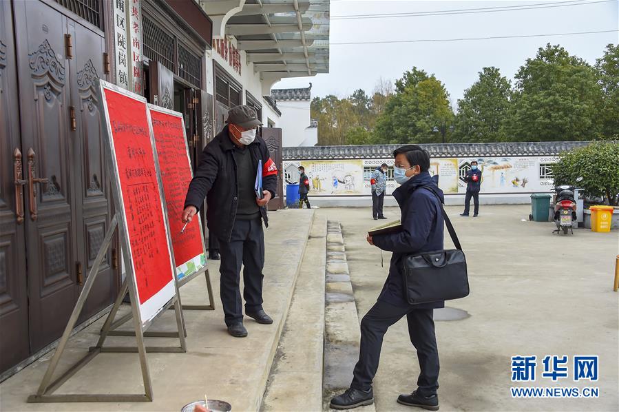 (新華全媒頭條配圖·圖文互動)(10)戰“疫”的一天——新華社記者直擊湖北保衛戰
