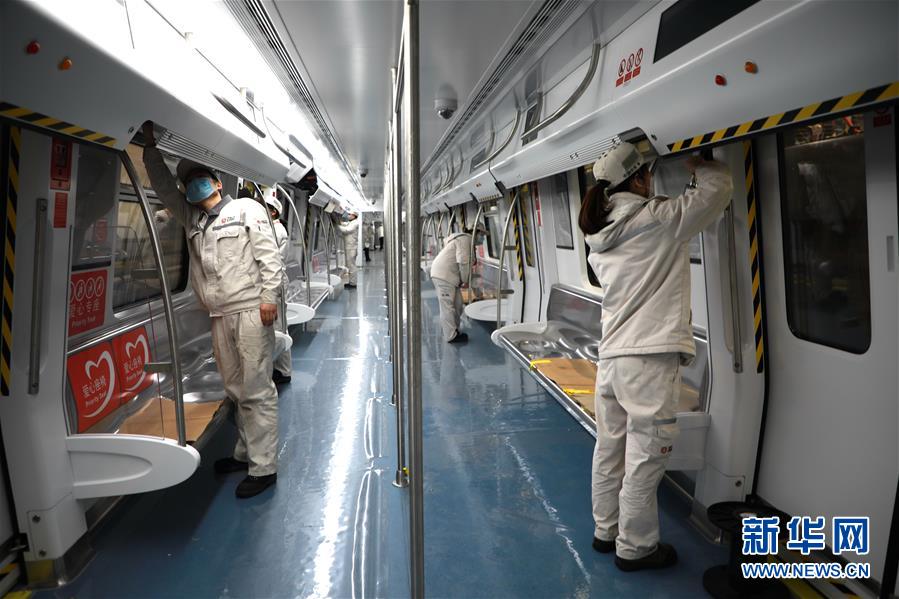 （圖文互動）（3）吃粉擼串，商圈“打卡”，動車出廠——湖南“標(biāo)簽”復(fù)蘇記