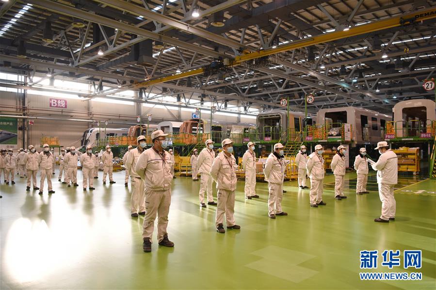 （圖文互動）（7）吃粉擼串，商圈“打卡”，動車出廠——湖南“標(biāo)簽”復(fù)蘇記