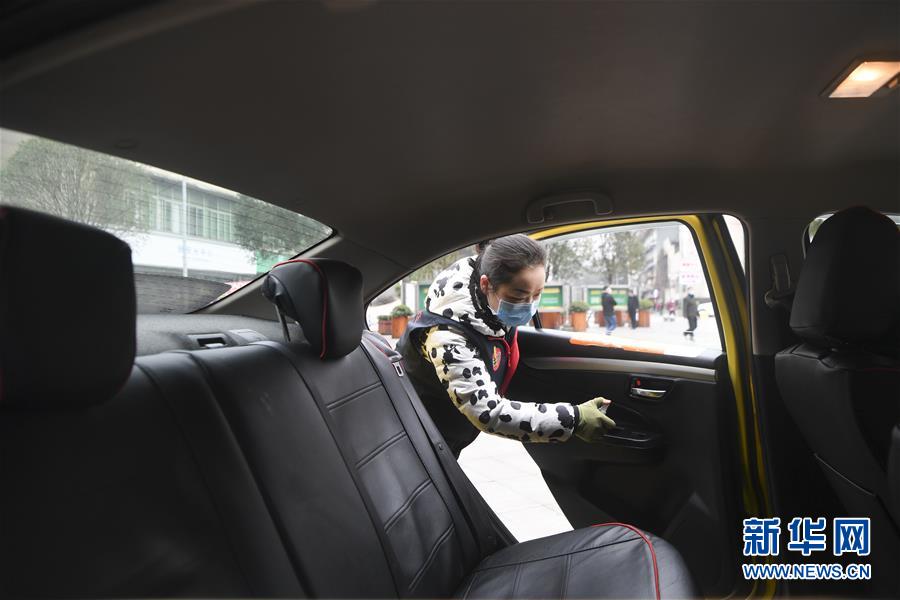 （聚焦疫情防控·圖文互動(dòng)）（3）“讓醫(yī)務(wù)人員無(wú)后顧之憂！”——重慶志愿者“守護(hù)”千余名一線醫(yī)護(hù)人員家屬見聞