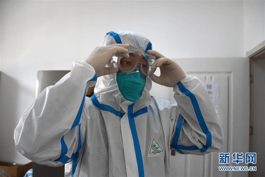 (一線抗疫群英譜·圖文互動)(3)紅區(qū)“擺渡人”