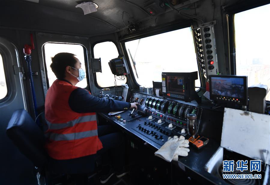 (抓好經濟發展 應對復雜局面·圖文互動)(5)“我們的訂單正回流”——江西外貿企業復工復產見聞