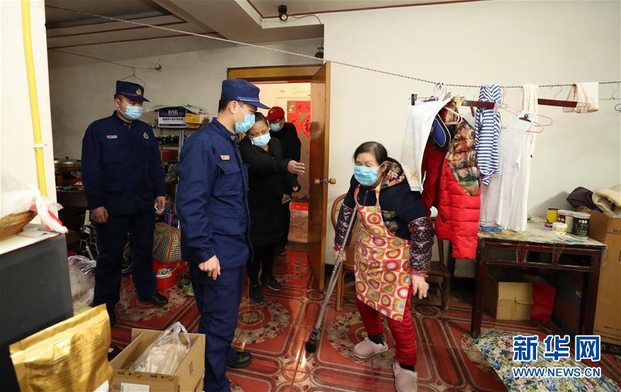 (新華全媒頭條)(11)“疫”線閃耀“火焰藍”——記奮戰湖北抗疫一線的消防救援隊伍