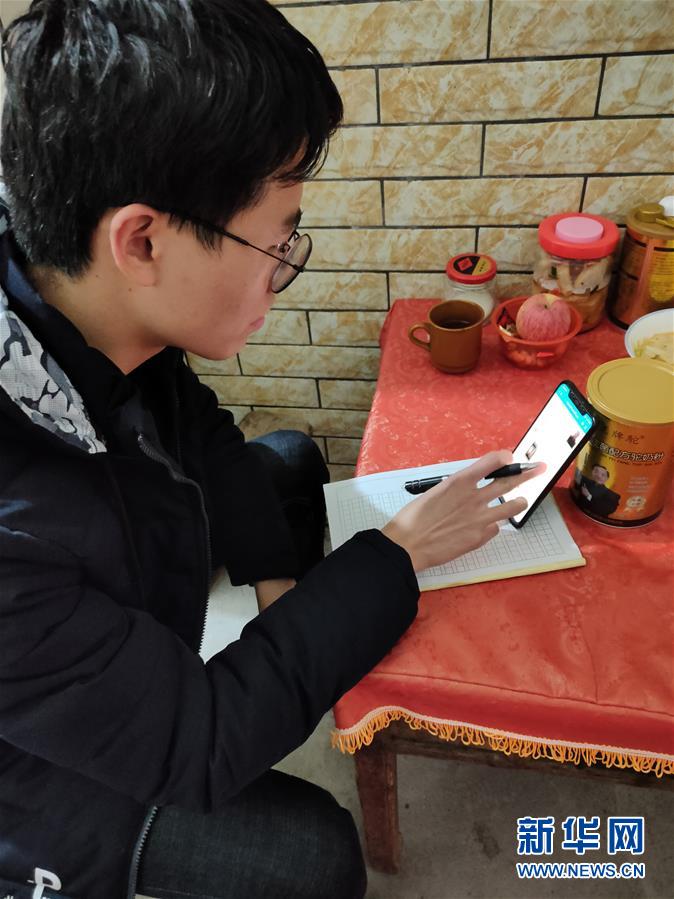 （新華網·圖文互動）（1）為“逆行者”后方護航，這些大學生的假期不一般