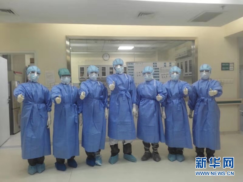 (在習近平新時代中國特色社會主義思想指引下——新時代新作為新篇章·習近平總書記關切事·圖文互動)(9)口罩擋不住你的美——戰“疫”一線巾幗掠影