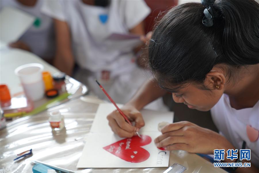 (國際·圖文互動(dòng))(1)通訊:“愛心是我們抗擊疾病最強(qiáng)的力量”——記斯里蘭卡德薇女子學(xué)校師生收到彭麗媛復(fù)信