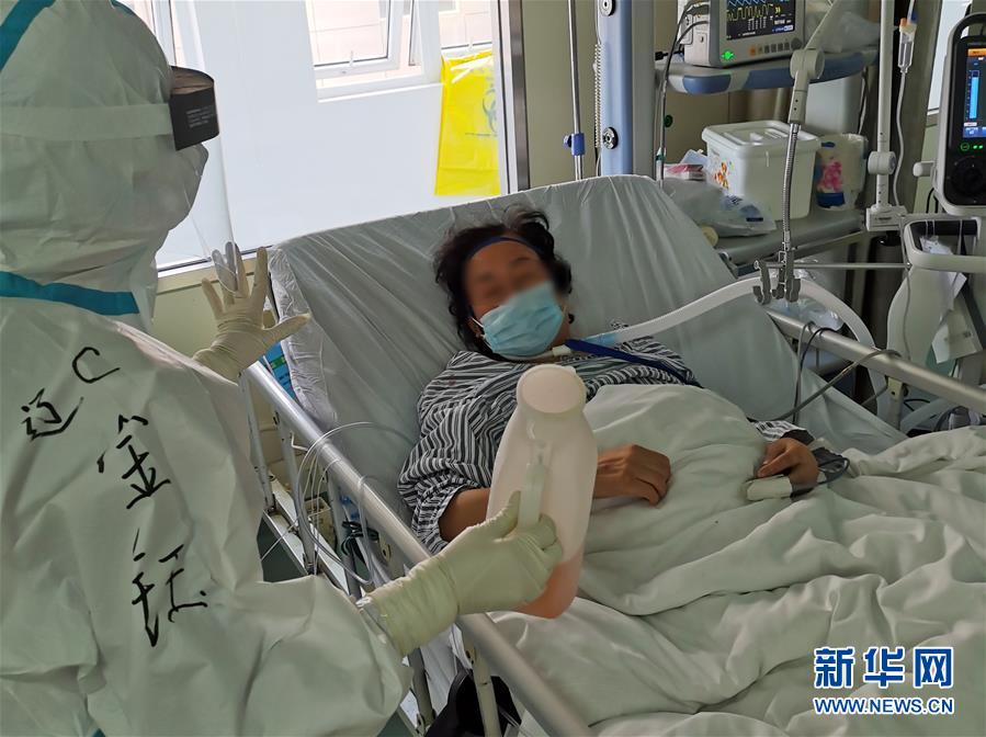 (一線抗疫群英譜·圖文互動)(5)生命之光,溫暖“無面之交”——記抗疫一線重癥監護室90后護士金鈺