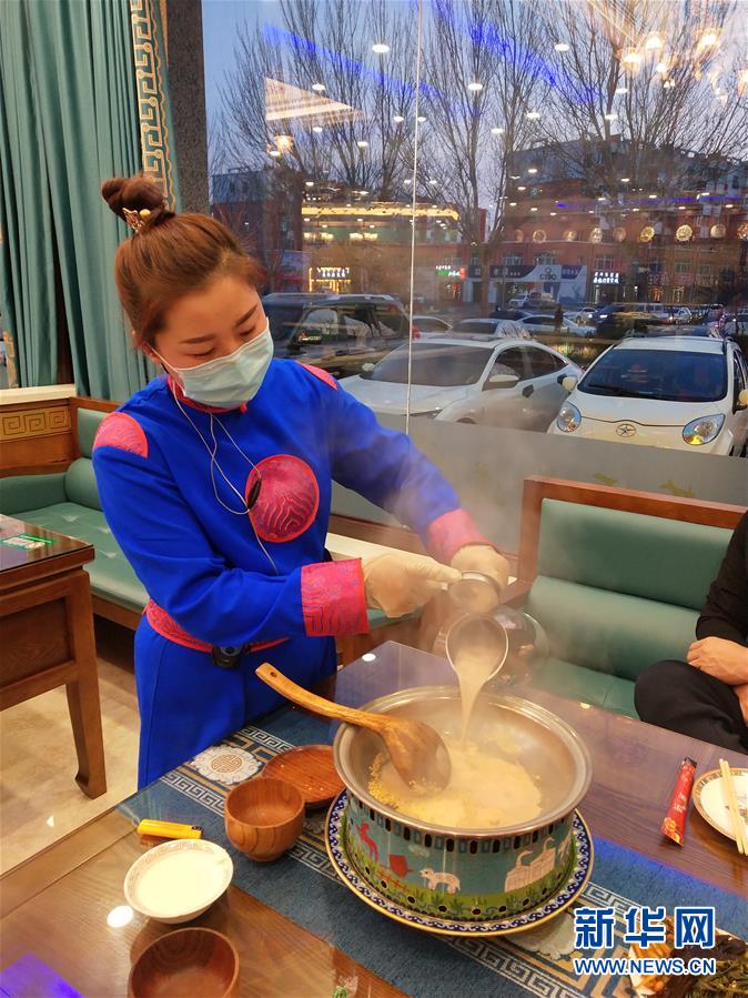 (圖文互動)(2)特寫:限人數、分餐吃、用公筷——偏遠小城“吃飯”見聞