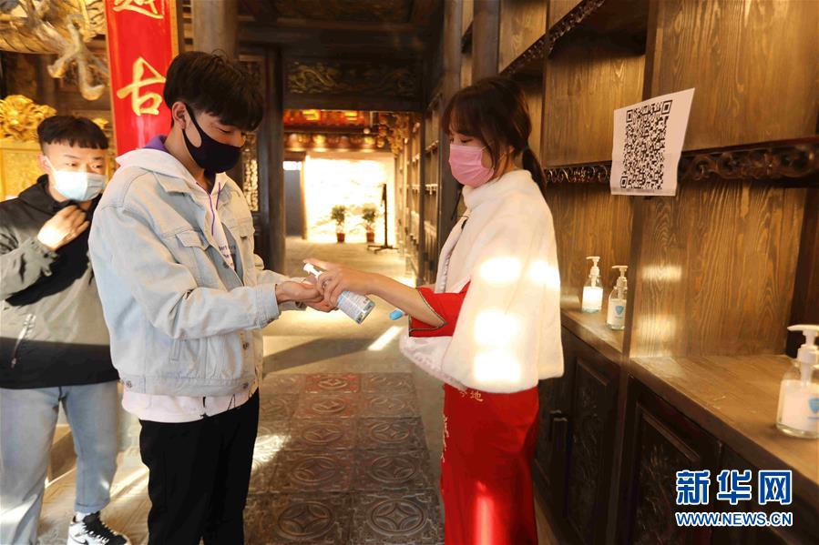 (圖文互動)(5)特寫:限人數、分餐吃、用公筷——偏遠小城“吃飯”見聞