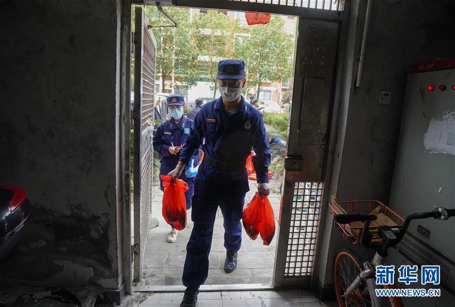 (聚焦疫情防控)(7)咸寧為武漢加“魚”