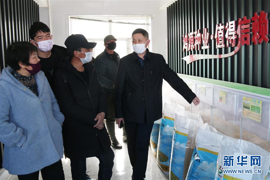 (新華全媒頭條·圖文互動(dòng))(1)特殊時(shí)期,他們這樣履職——全國(guó)人大代表這個(gè)春天在行動(dòng)