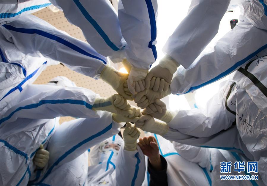 (新華全媒頭條·在習近平新時代中國特色社會主義思想指引下——新時代新作為新篇章·圖文互動)(2)同心戰“疫”彰顯人民至上——各地各部門貫徹落實習近平總書記重要指示精神統籌推進疫情防控和經濟社會發展