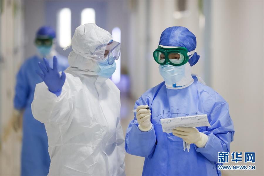 （新華全媒頭條·圖文互動）（3）最美逆行者，武漢永遠(yuǎn)記得你！——首批援鄂醫(yī)療隊返程紀(jì)實