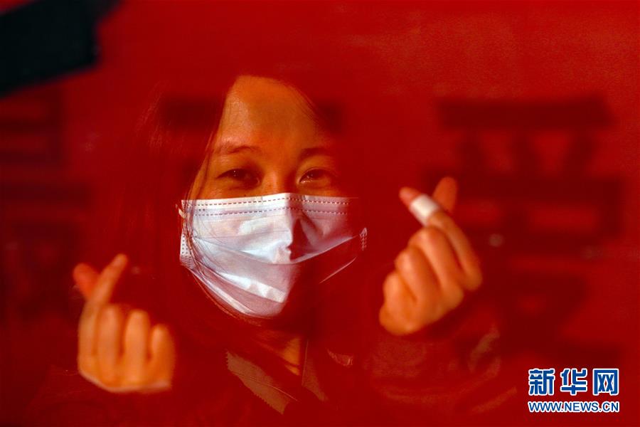 （新華全媒頭條·圖文互動）（5）最美逆行者，武漢永遠(yuǎn)記得你！——首批援鄂醫(yī)療隊返程紀(jì)實