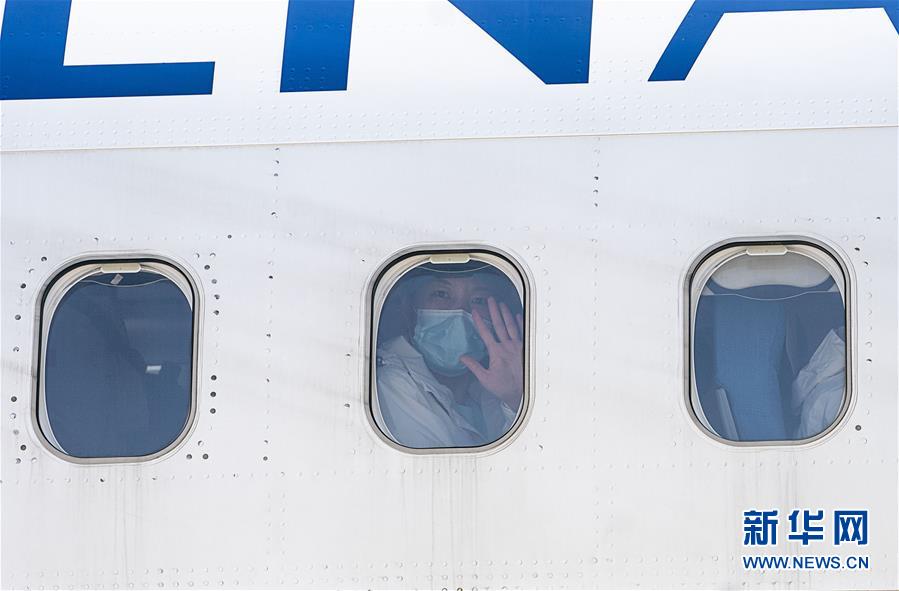 （新華全媒頭條·圖文互動）（7）最美逆行者，武漢永遠(yuǎn)記得你！——首批援鄂醫(yī)療隊返程紀(jì)實